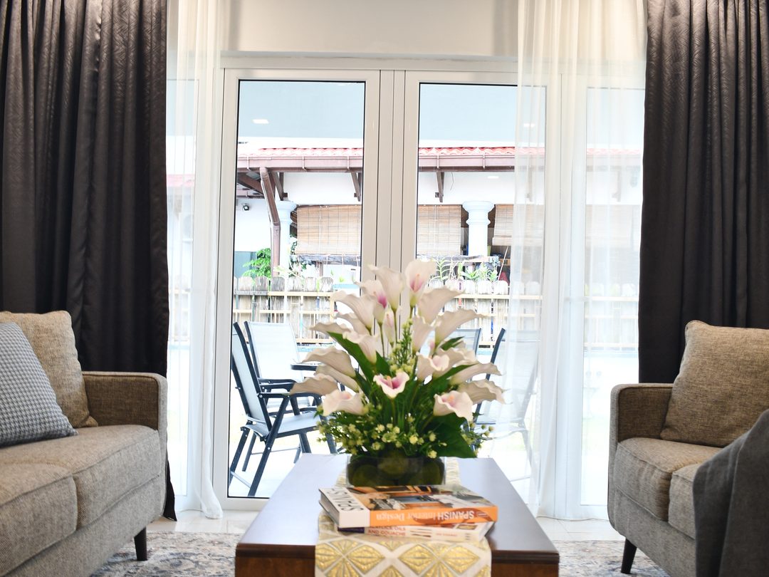 Sitting corner by the balcony doors