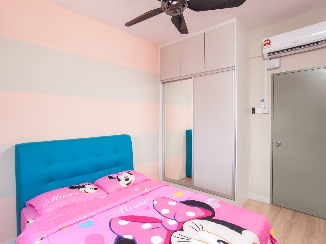 Kids bedroom with striped feature wall