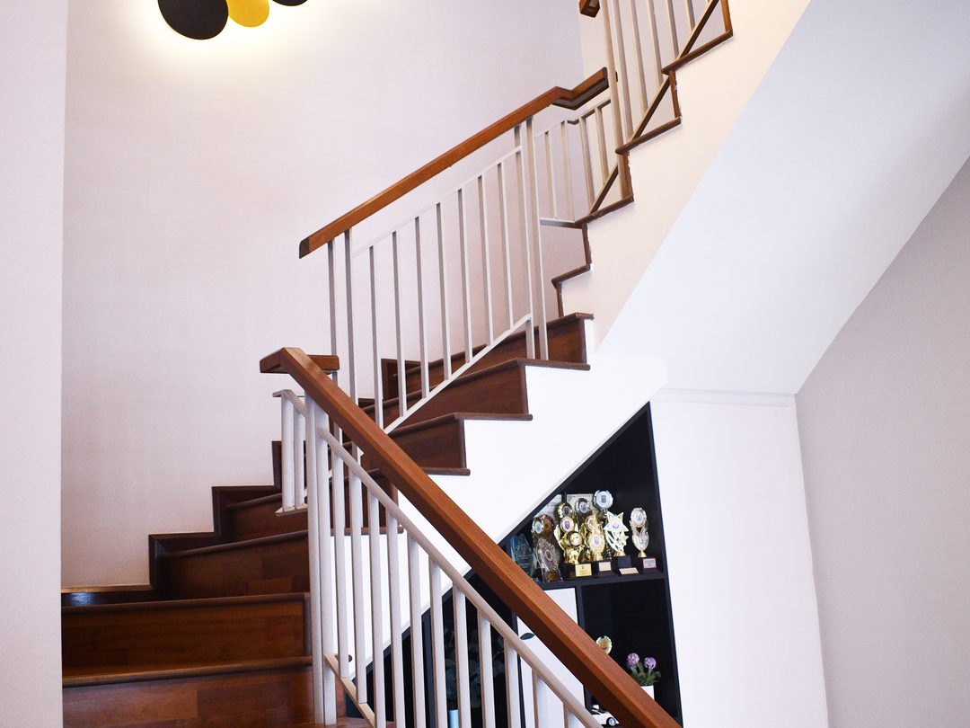 Staircase with globe pendant cluster
