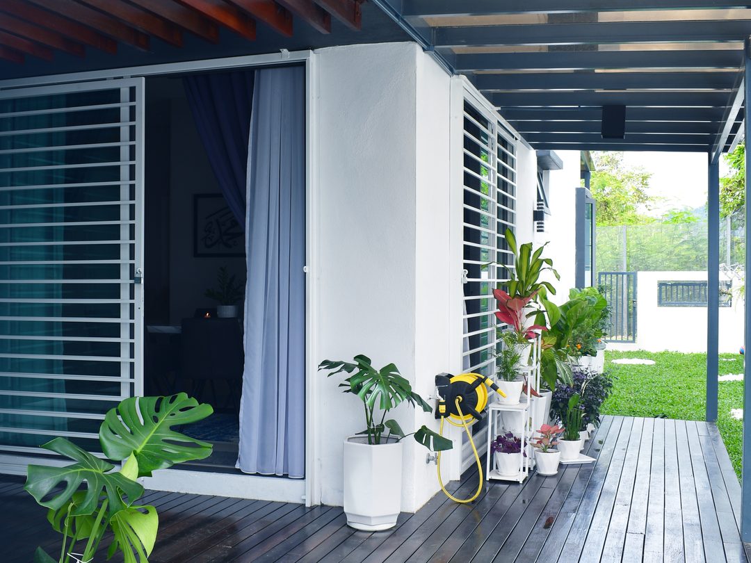 Covered outdoor deck with timber pergola