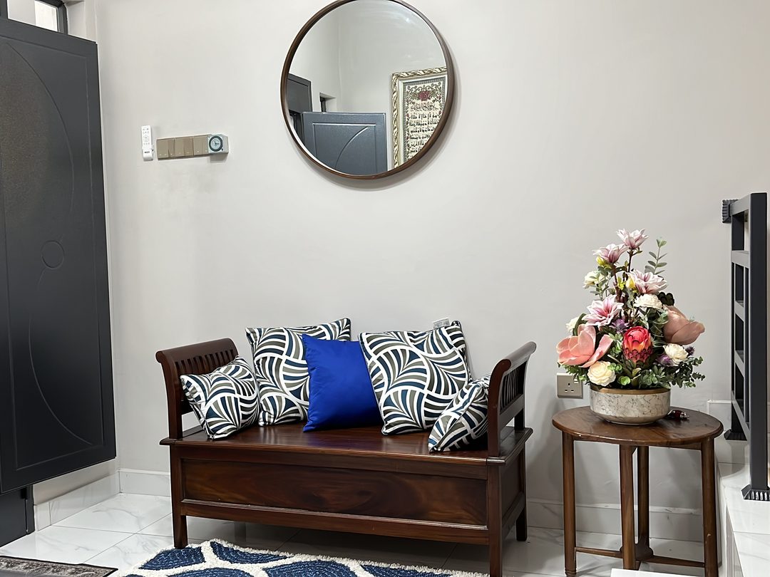 Entry bench with patterned cushions