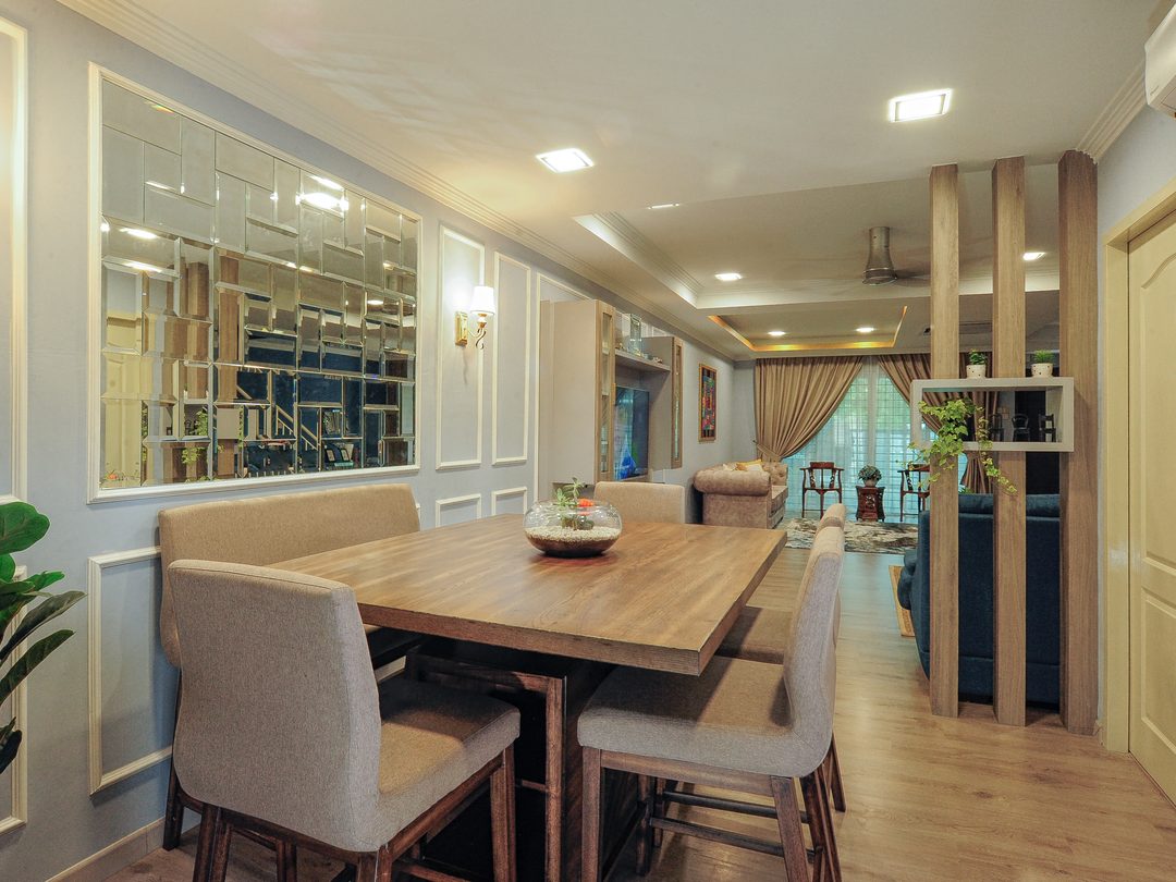 Dining area in timber and white