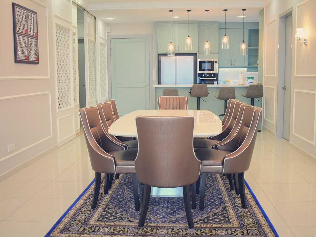 Dining room with mirrored feature wall